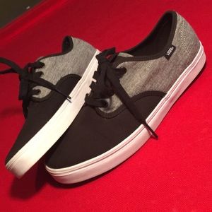 Vans unisex skateboarding shoe
